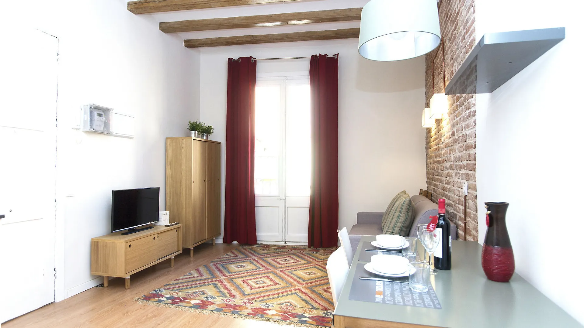 Apartments Sfamilia Barselona 3*,  İspanya