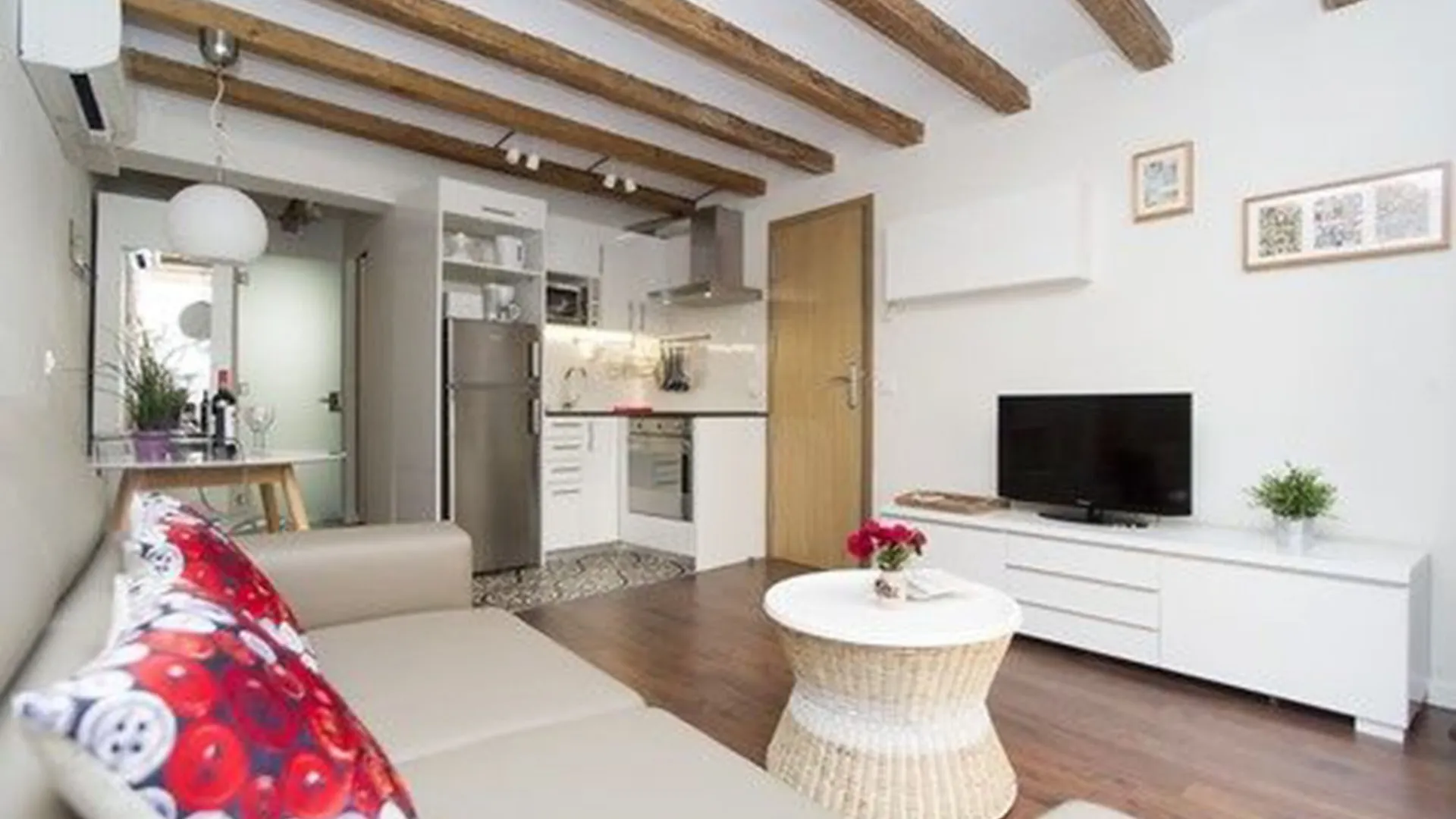 Apartments Sfamilia Barselona İspanya